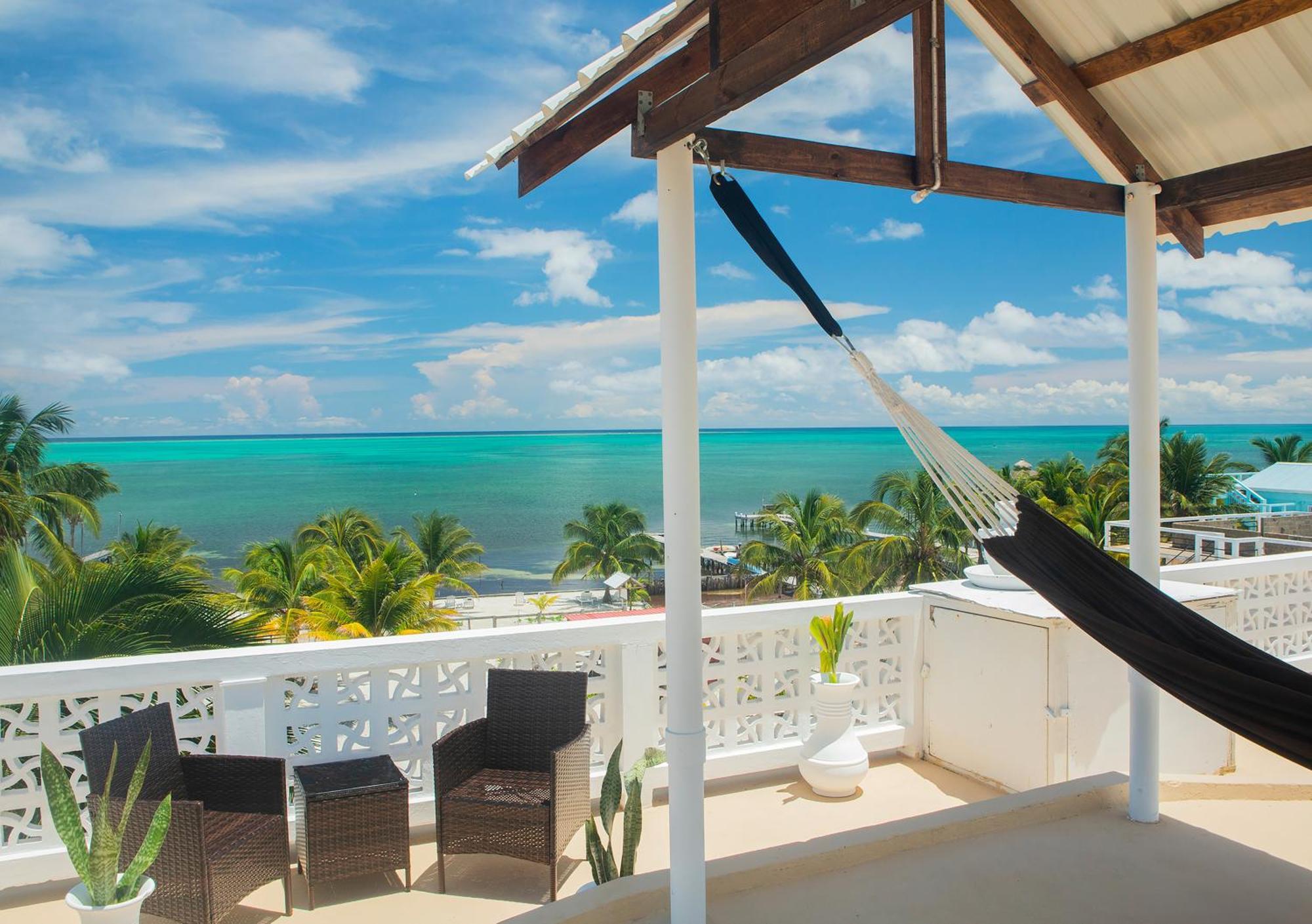Treetops Hotel Caye Caulker Exterior photo