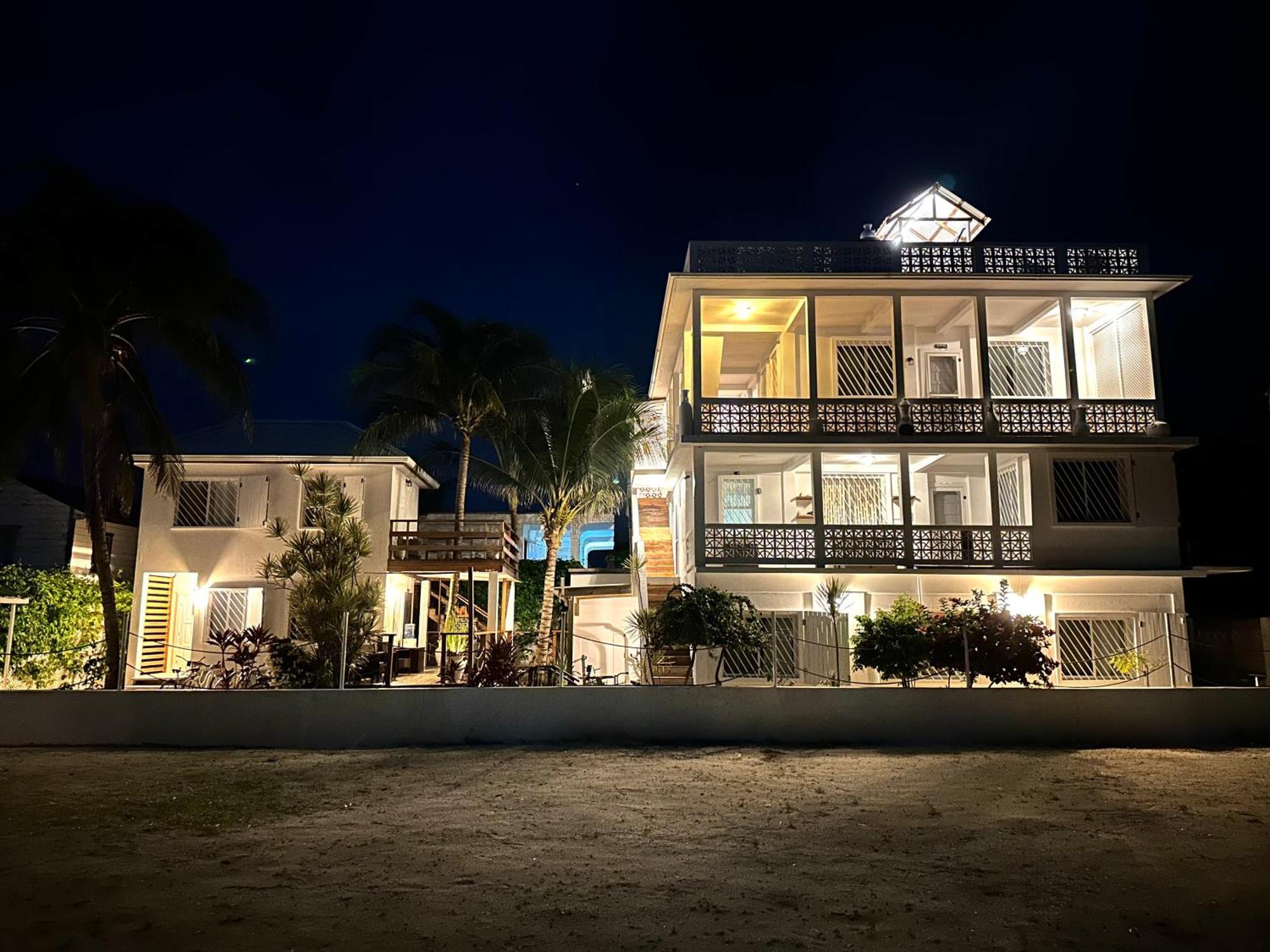 Treetops Hotel Caye Caulker Exterior photo
