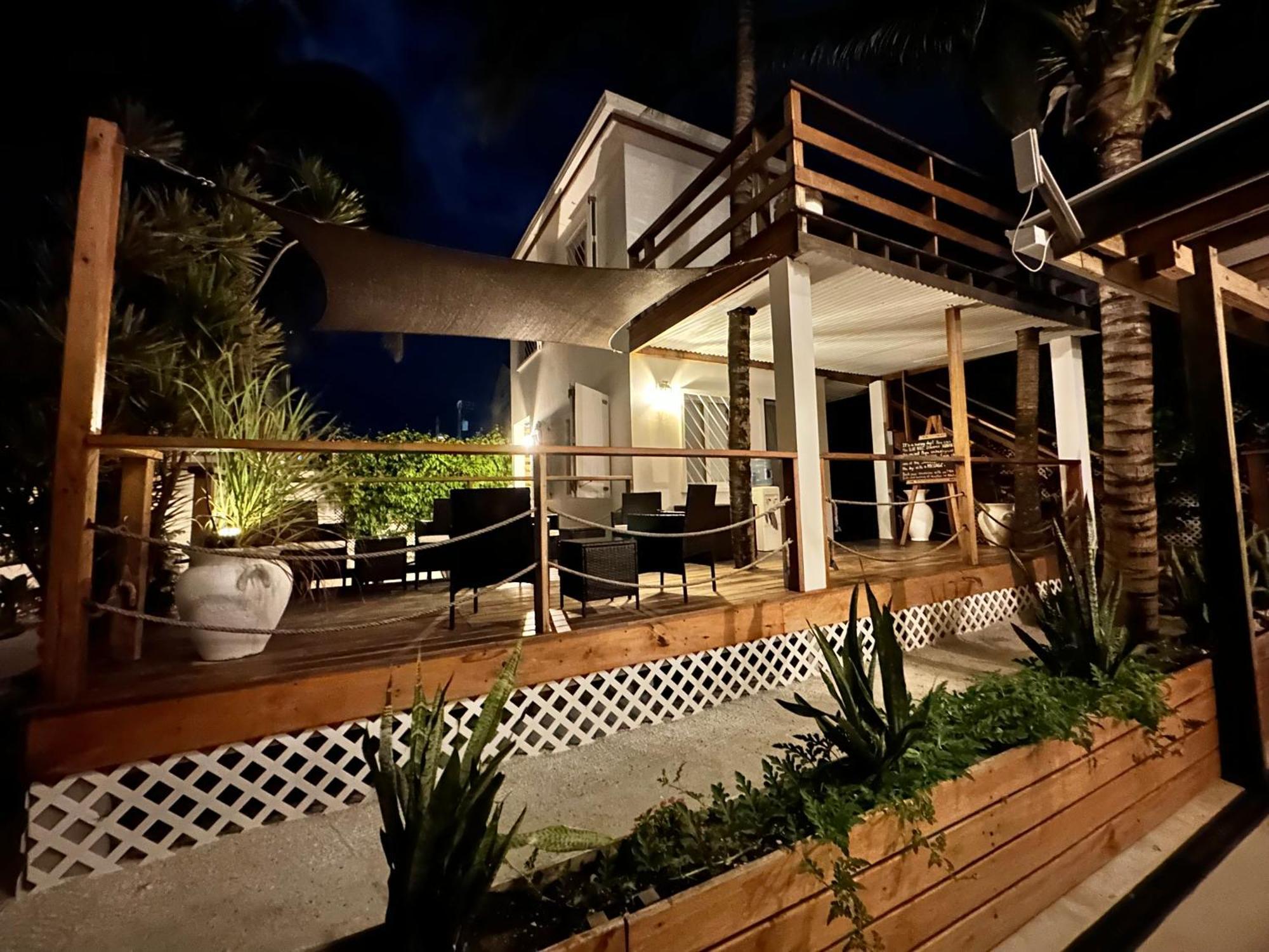 Treetops Hotel Caye Caulker Exterior photo