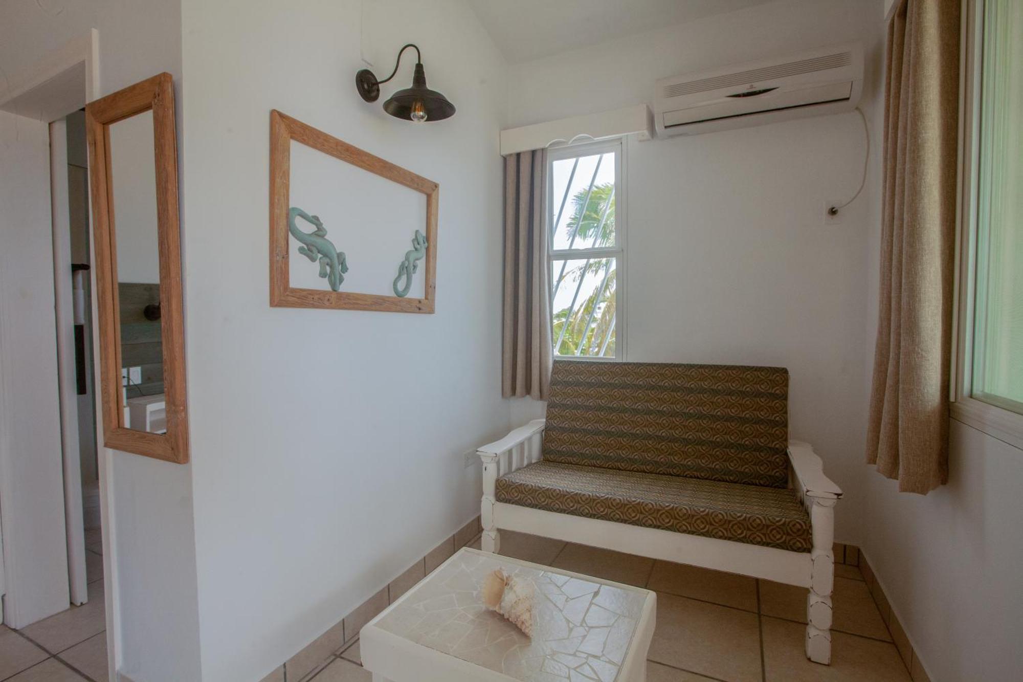 Treetops Hotel Caye Caulker Room photo