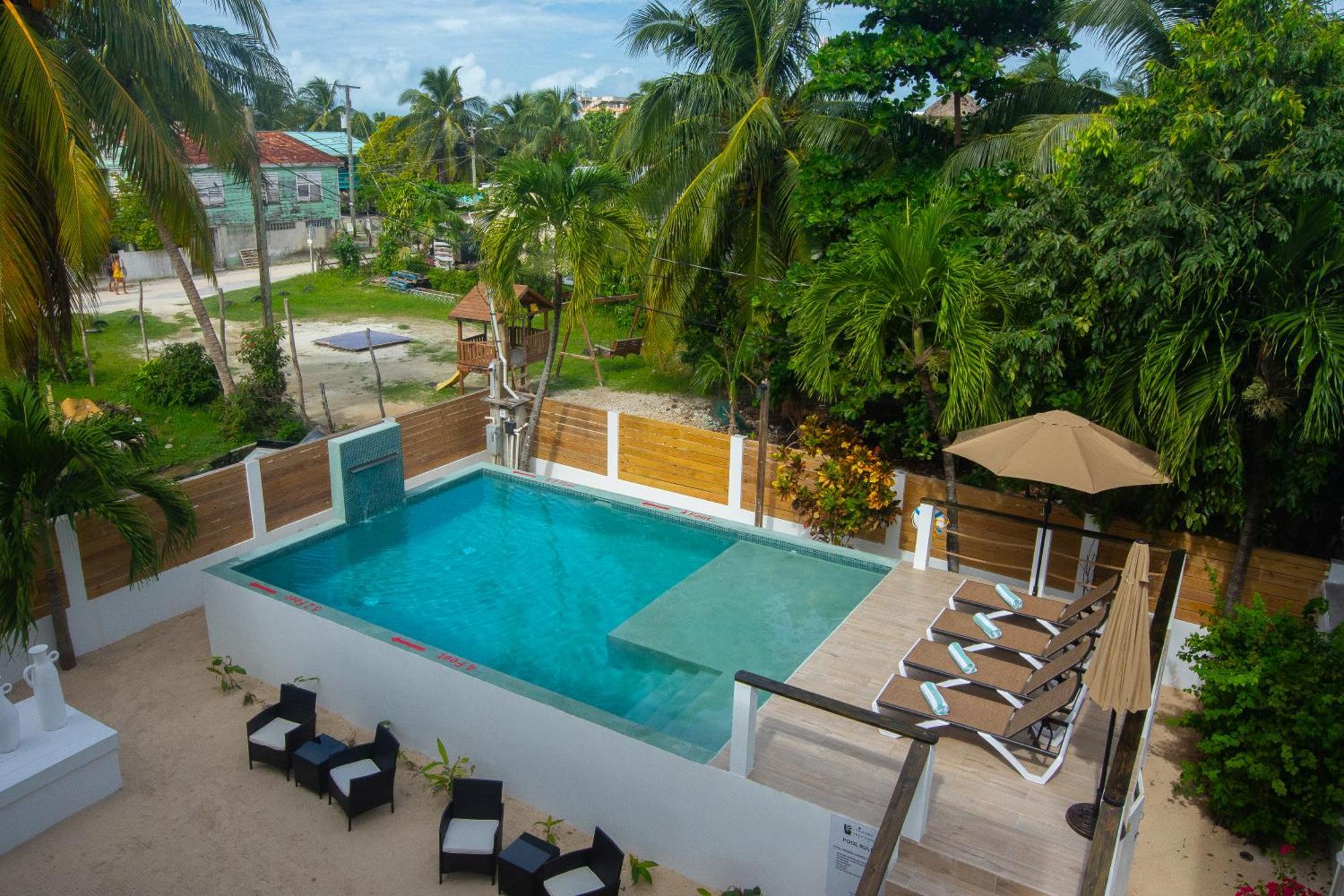 Treetops Hotel Caye Caulker Exterior photo